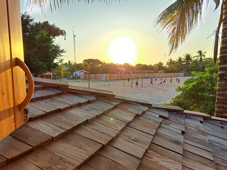 Graciosa casa com cozinha para 4 e lindo jardim